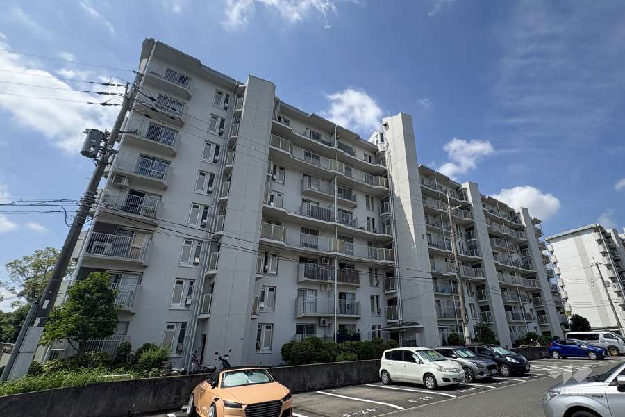 粟生第4住宅4棟の外観（北東側から）