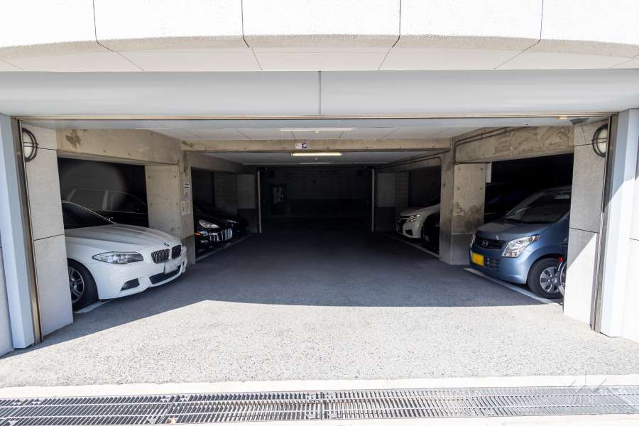 駐車場出入り口