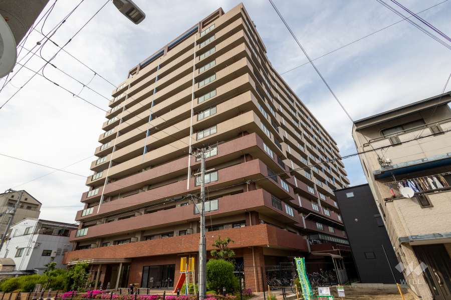 ユニアルス九条プレジオの外観（南側から）