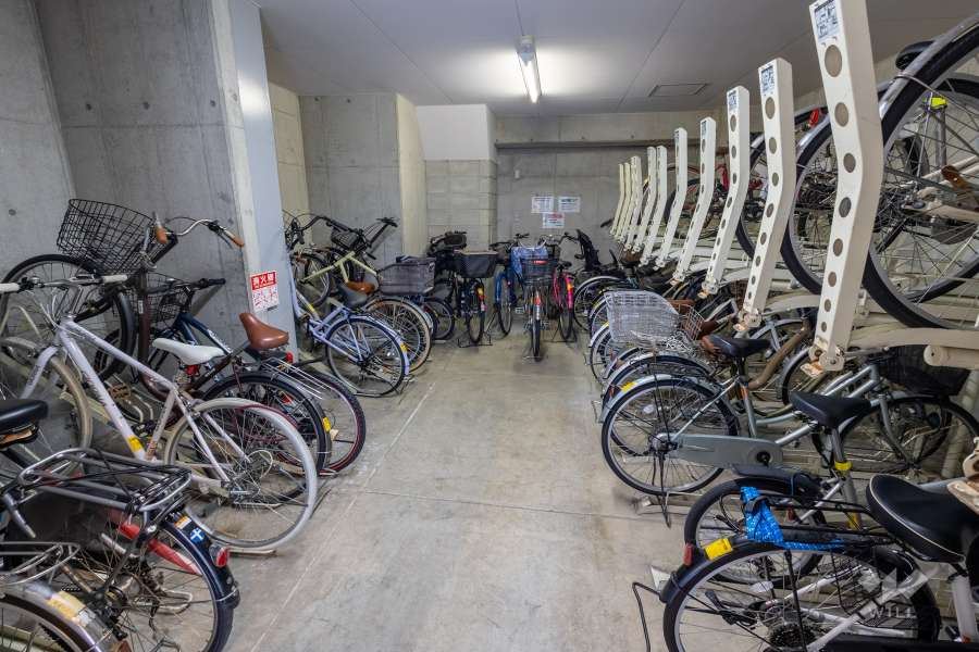 屋内に設けられた駐輪場