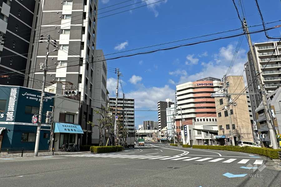 敷地北側の前面道路（東側から）