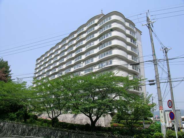 コンドミニアム千里中央の外観（南側から）