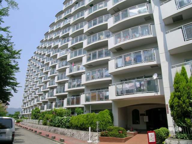 一部雁行設計の建物です