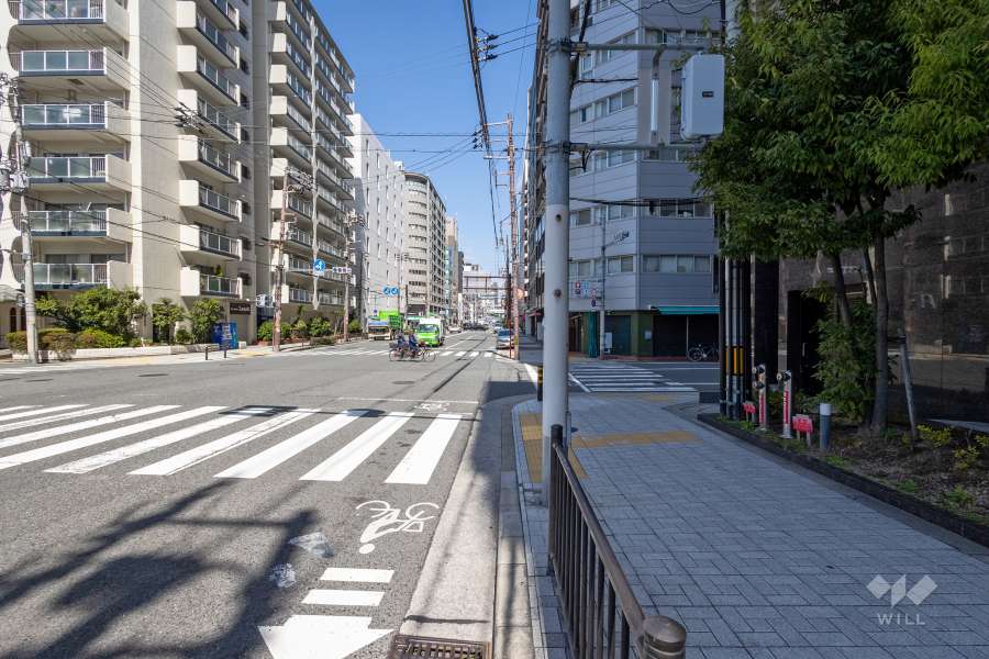 敷地西側の前面道路　