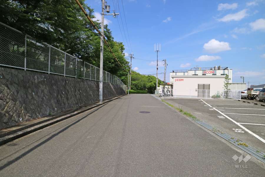 敷地南側の前面道路