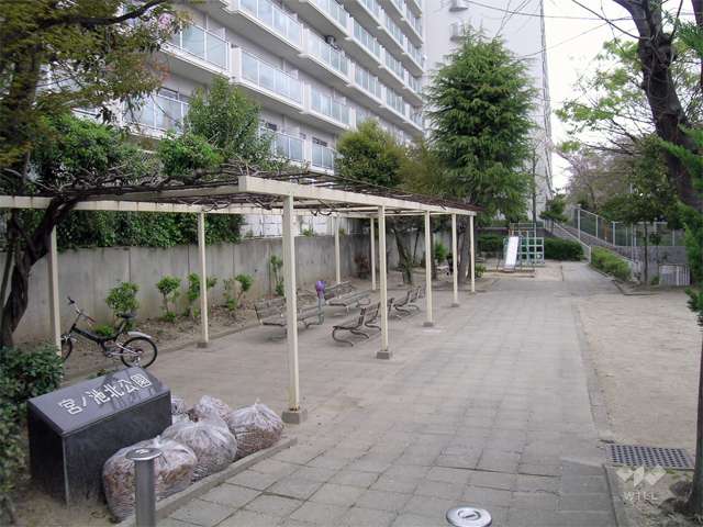 敷地南側にある公園