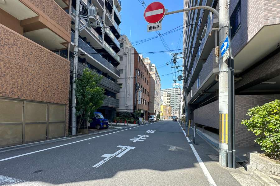 敷地南側の前面道路