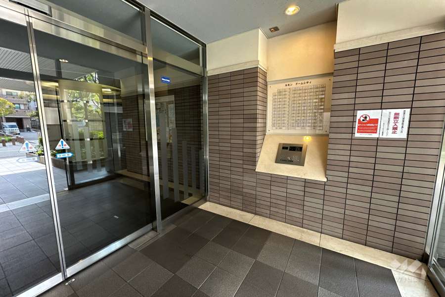 エントランスはオートロック付きです。