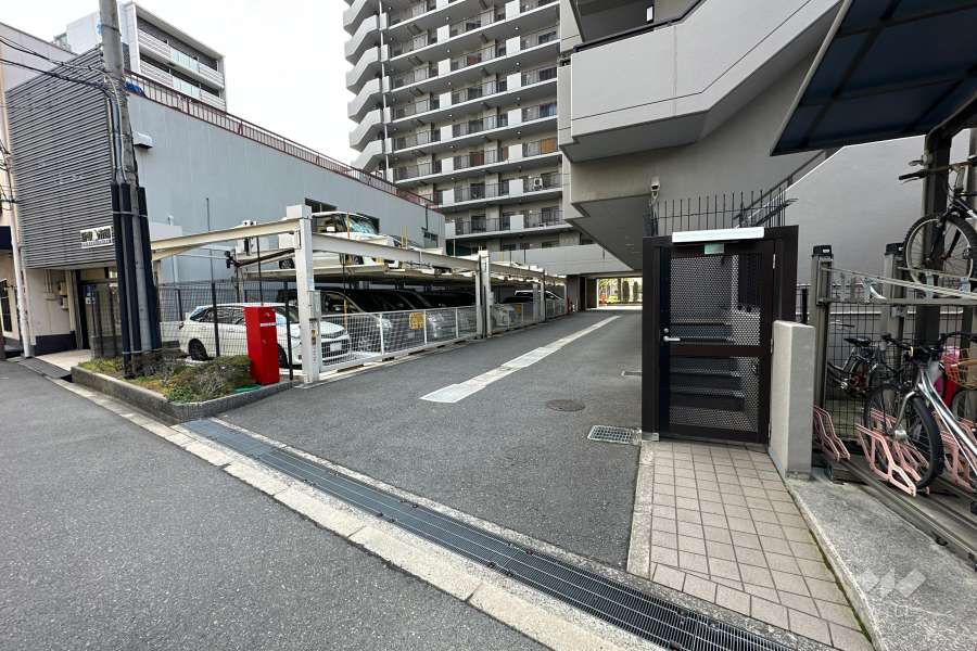 駐車場の出入り口・敷地内駐車場（屋外機械式）