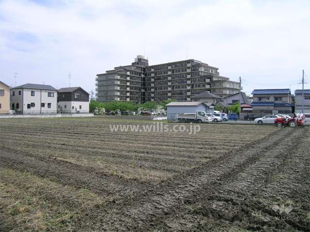 敷地北側には住宅の他、田畑も多く、のどかな雰囲気です。