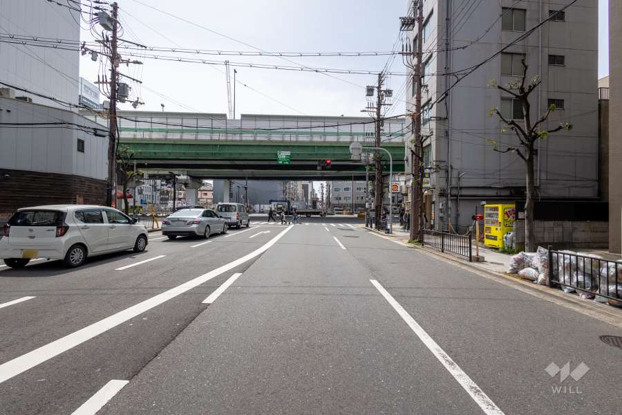 敷地の東側前面道路（北側から）