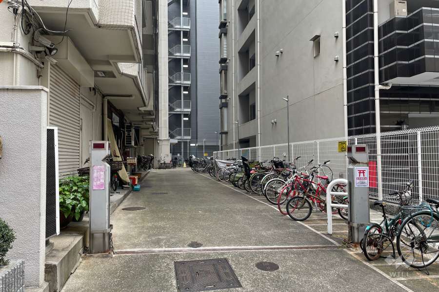 駐車場の出入り口（ロボットゲート付き）
