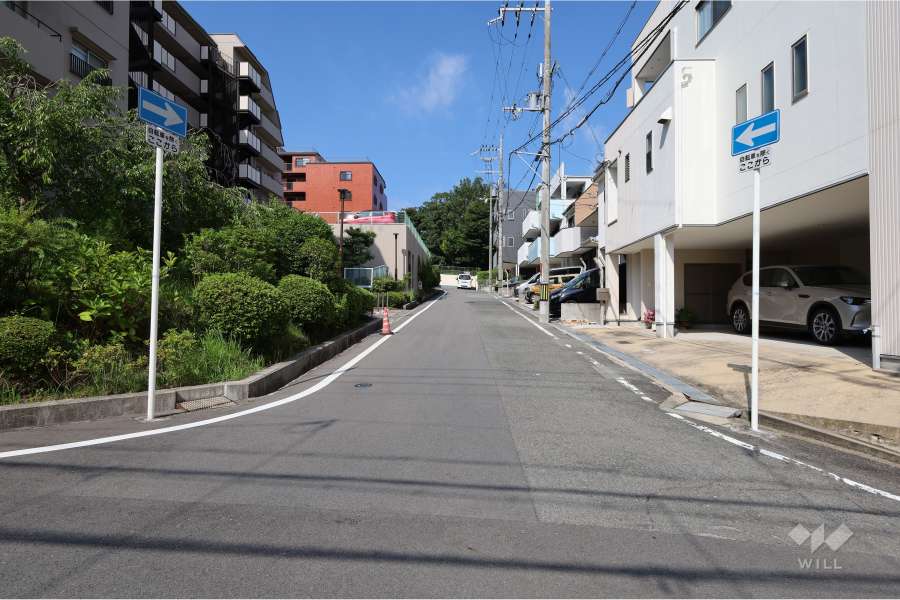 敷地北側の前面道路