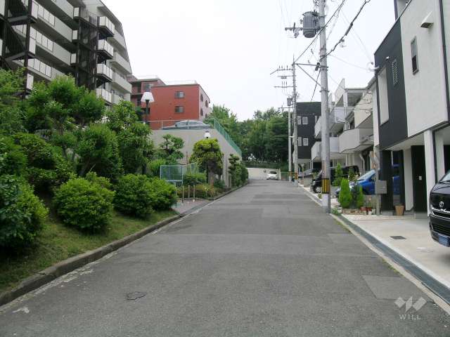 敷地北側の前面道路