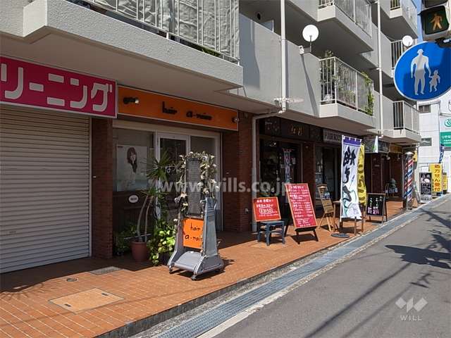 1階部分は店舗になっています。