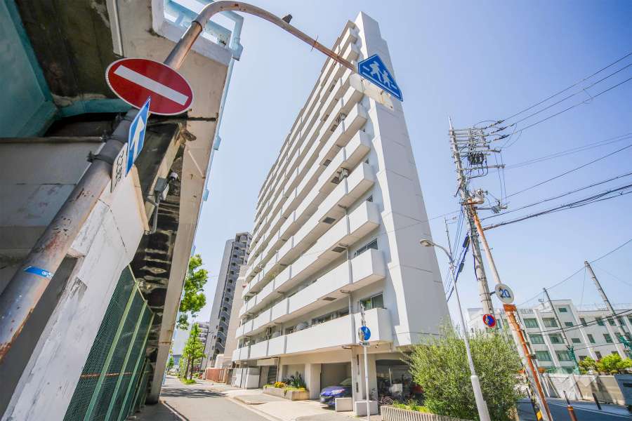 東急ドエルアルス阿波座の外観（東側から）