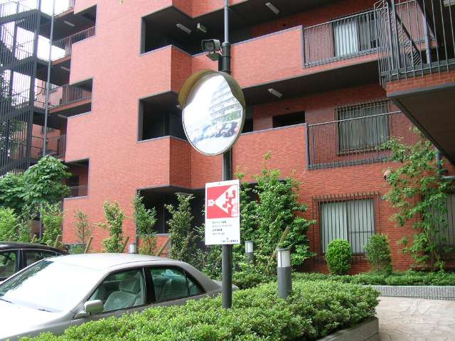 敷地の各所に防犯カメラが設置されています。