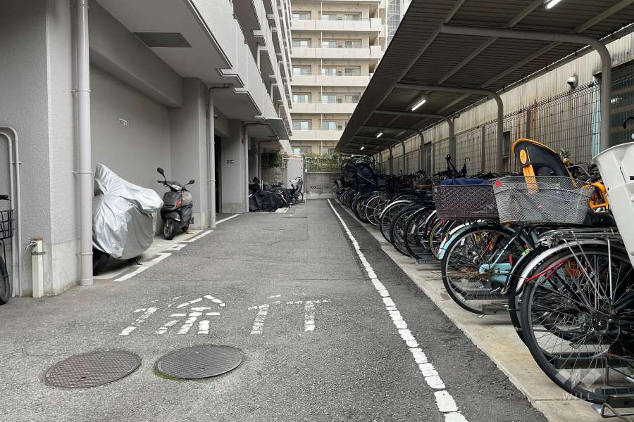 駐輪場（屋根付きラック式）・バイク置場