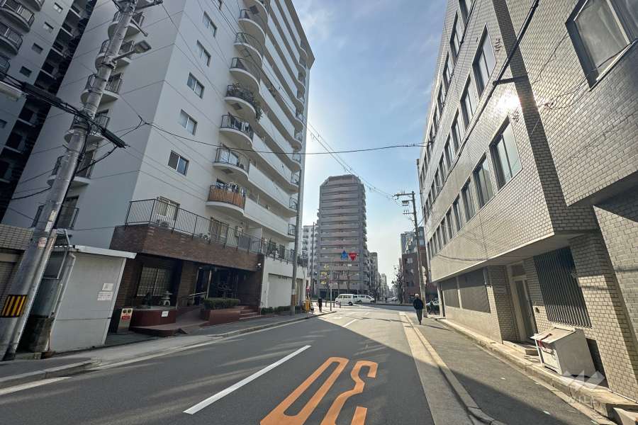 敷地北側の前面道路（東側から）