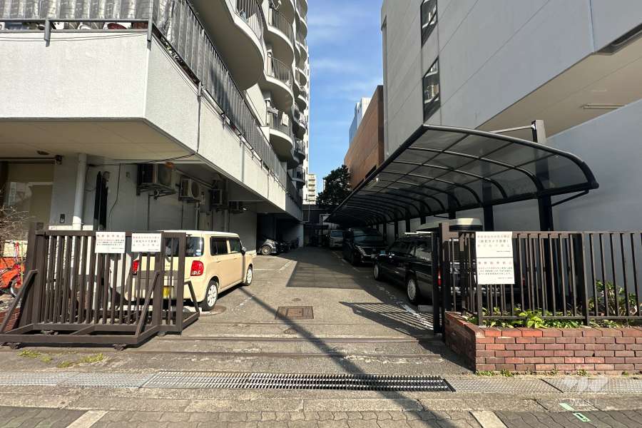 駐車場の出入り口