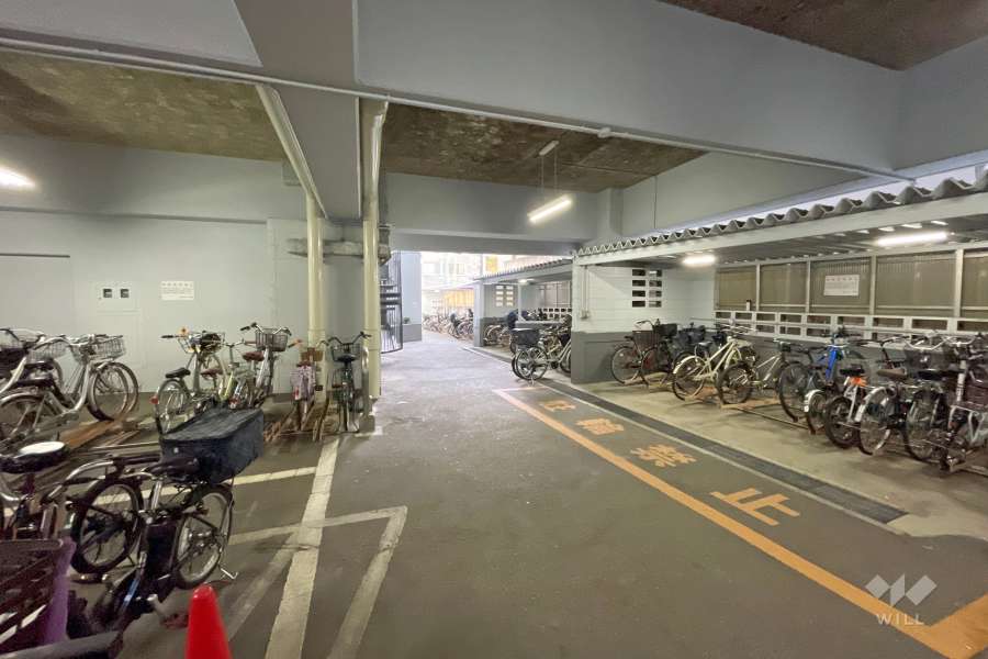 屋内に設けられた駐輪場