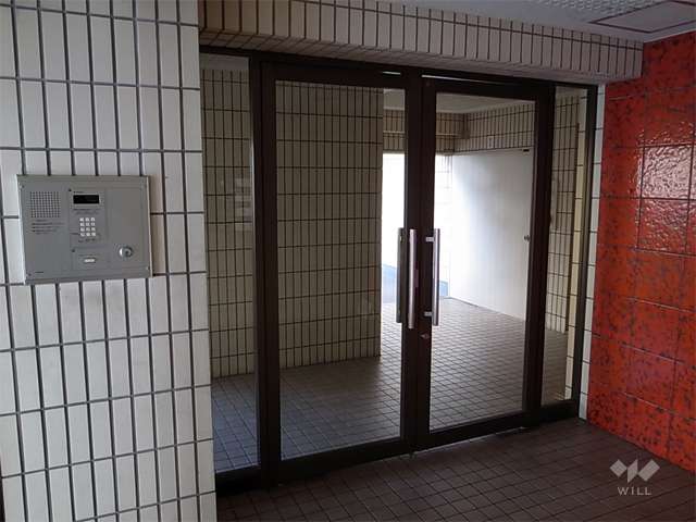 エントランスはオートロック付きです。