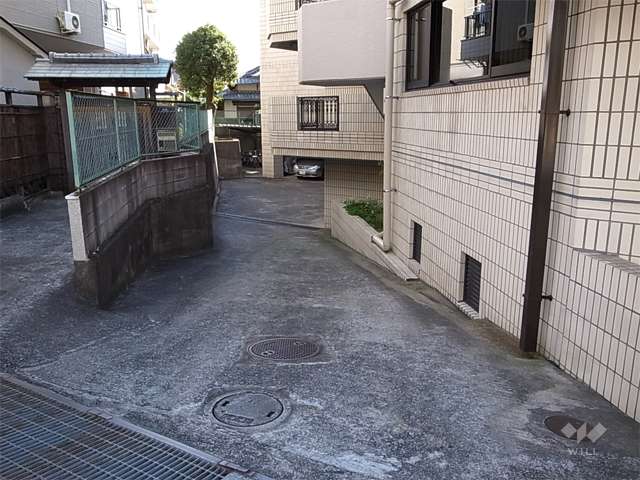 駐車場へのアプローチ
