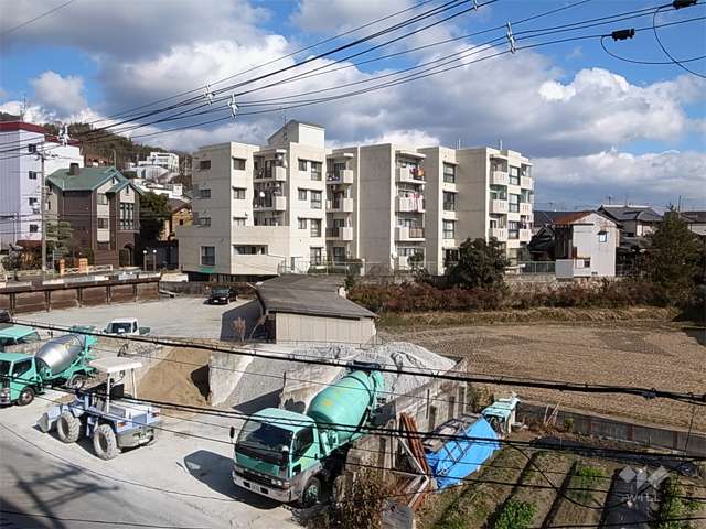 周辺には田畑が残っています。