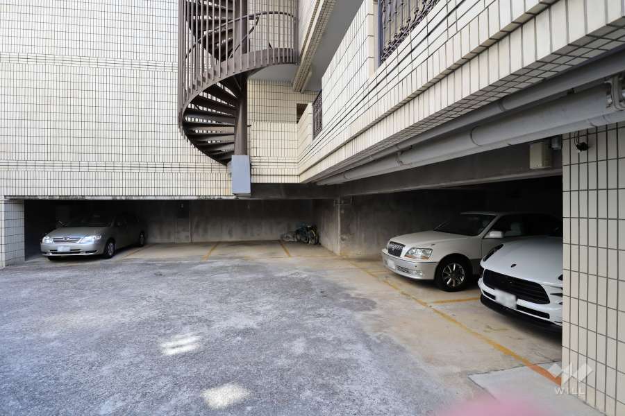 敷地内駐車場（屋内平面式）