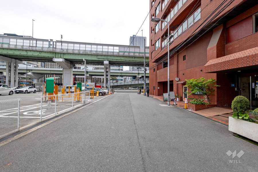 敷地の東側前面道路（北側から）