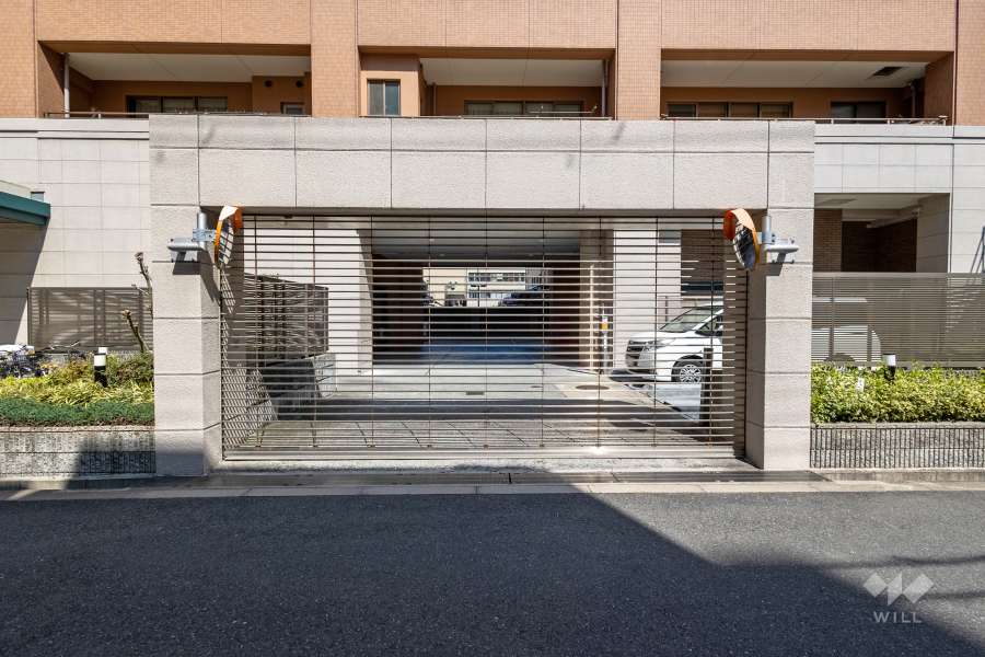 駐車場の出入り口（リングシャッター付き）