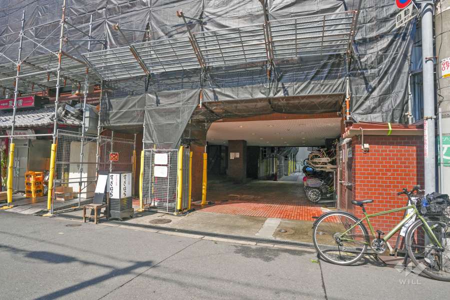 エントランスアプローチ（大規模修繕工事中/2024年7月現在）