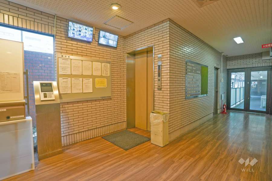 エントランスはオートロック付きです。