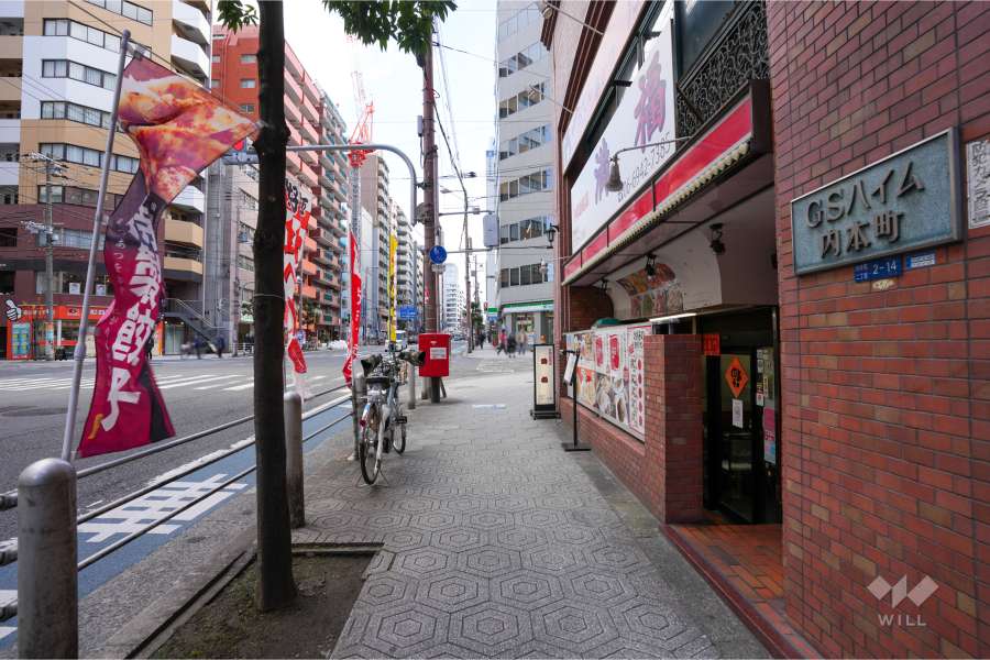 敷地北側の前面道路（西側から）