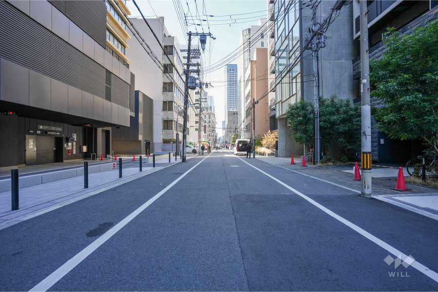 敷地北側の前面道路（東側から）
