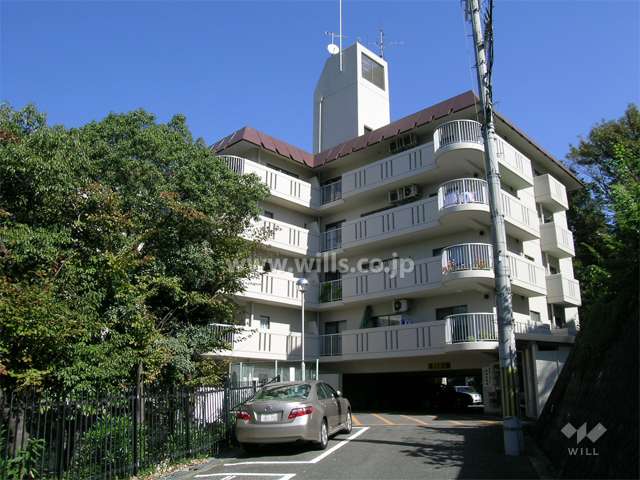 ユニライフ箕面の外観（南西側から）