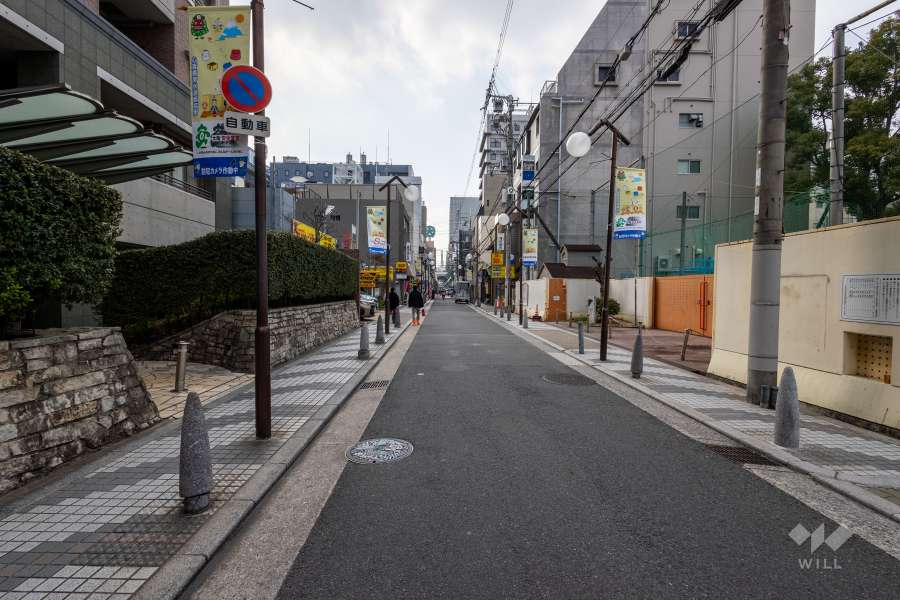 敷地北側の前面道路（東側から）