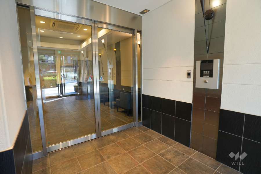 エントランスはオートロック付きです。