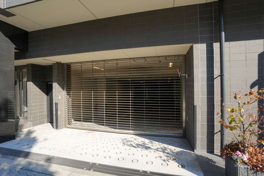 駐車場出入り口（リングシャッター付き）
