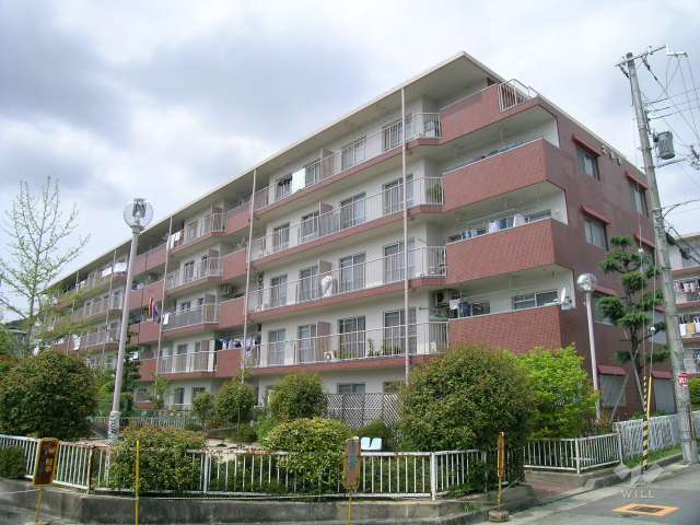 メゾン箕面青松園前２番館の外観（南東側から）