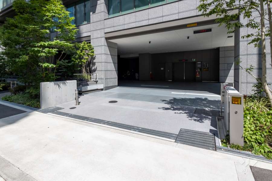 駐車場出入り口