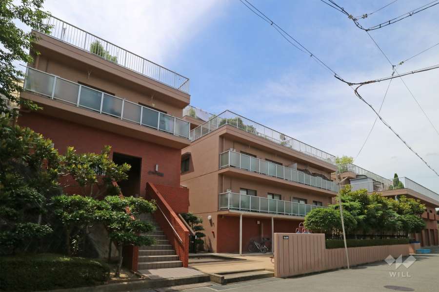 グランデ箕面の外観（北東側から）