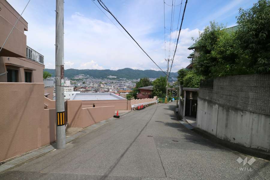 敷地南側の前面道路