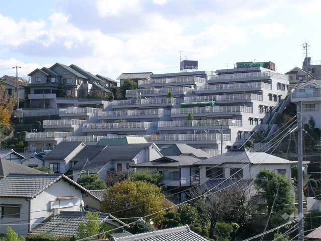 グランデ箕面の外観（北側から）