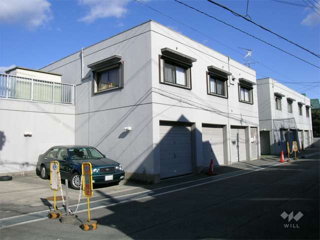 グランデ箕面の外観（南西側から）