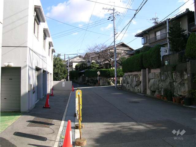 敷地の南側（一戸建てが中心に建ち並ぶ閑静な住宅地）