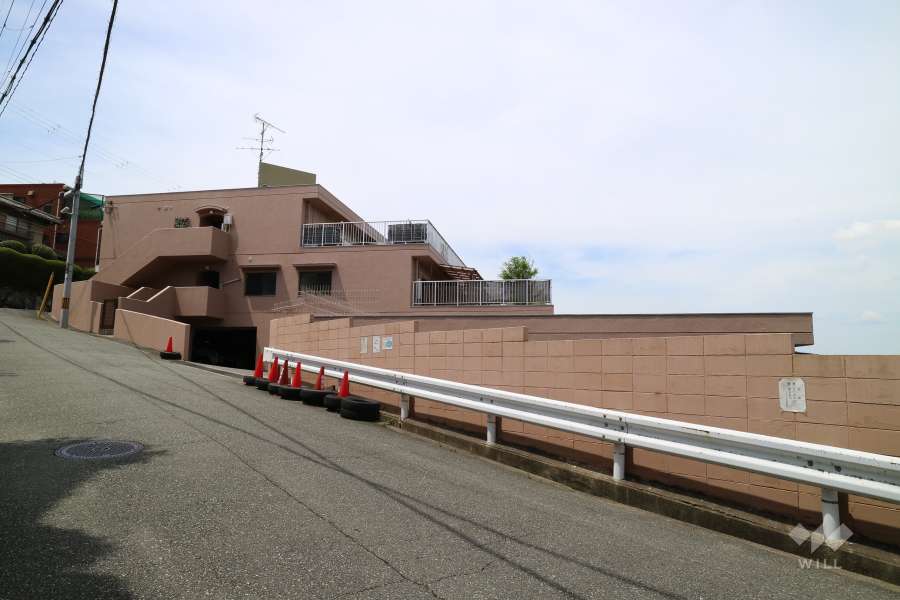 グランデ箕面の外観（東側から）