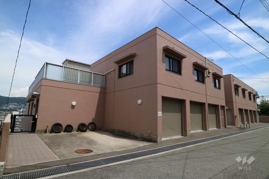 グランデ箕面の外観（南西側から）