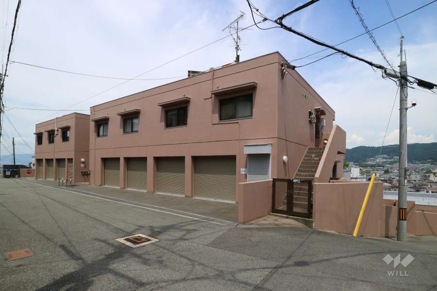 グランデ箕面の外観（南東側から）