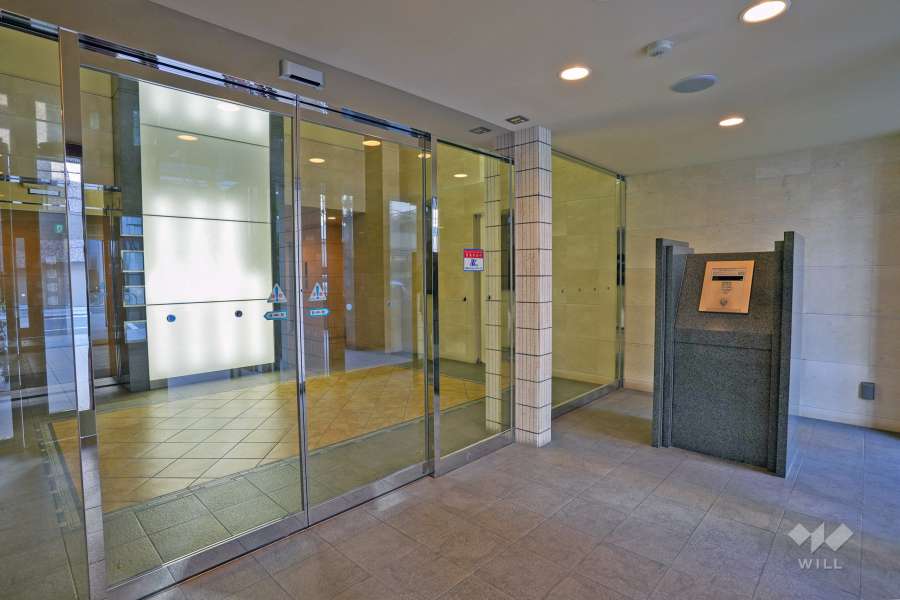 エントランスはオートロック付きです。